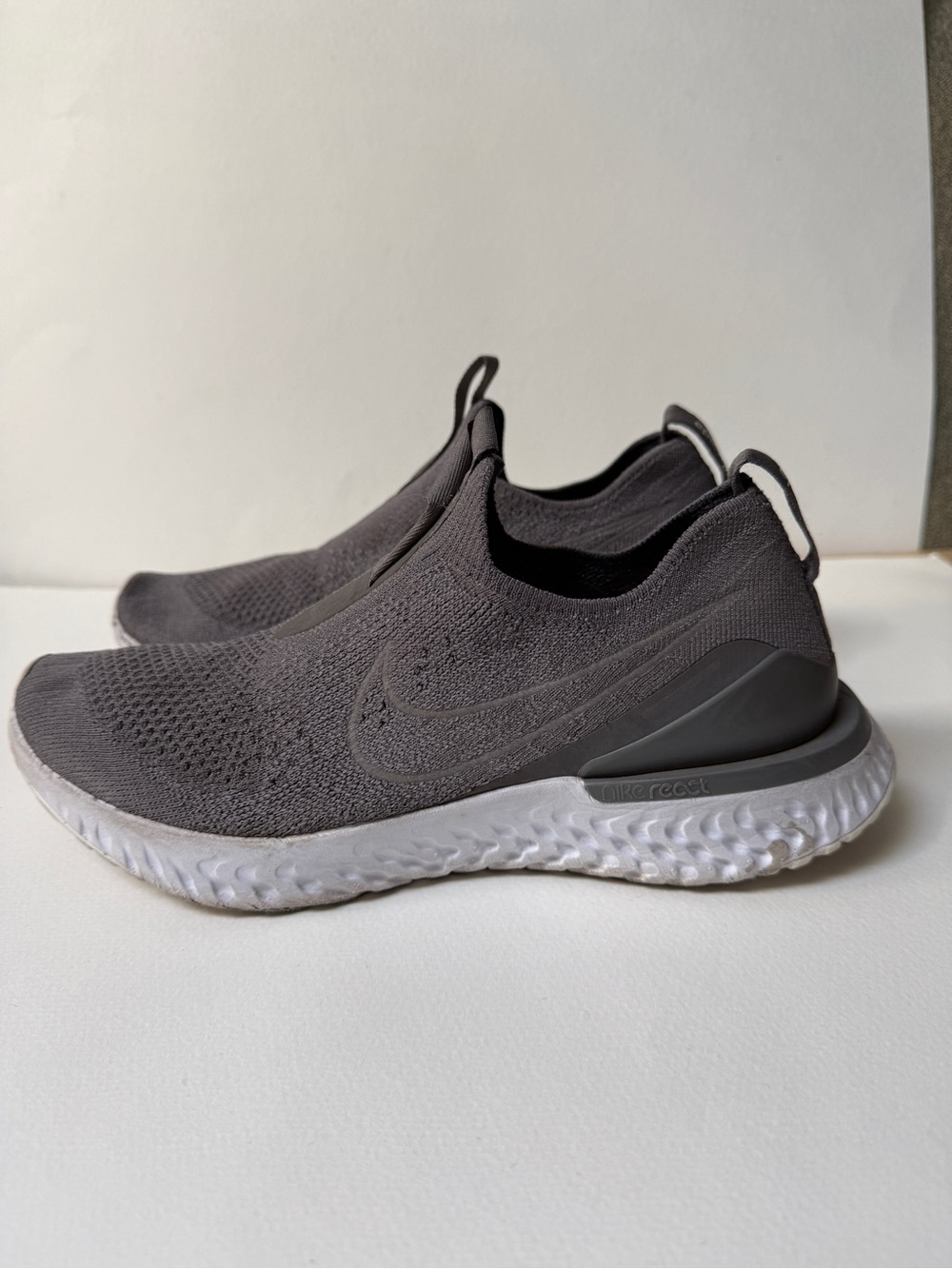 Nike Women's Nike Epic Phantom React Flyknit - Picture 2 of 9